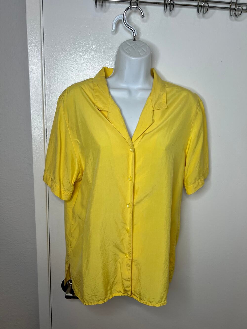 Vintage Andrew Harvey Women's 100% Silk Button Up Short Sleeve Shirt ~ Size 10